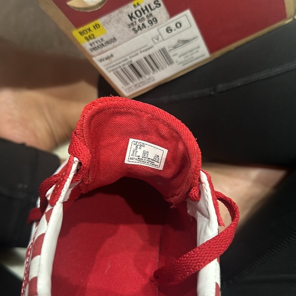 Red and white checkered old Skool tie up vans - Picture 7 of 7